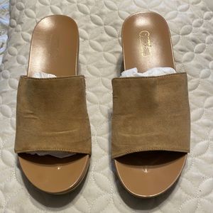 Beige wedge mules